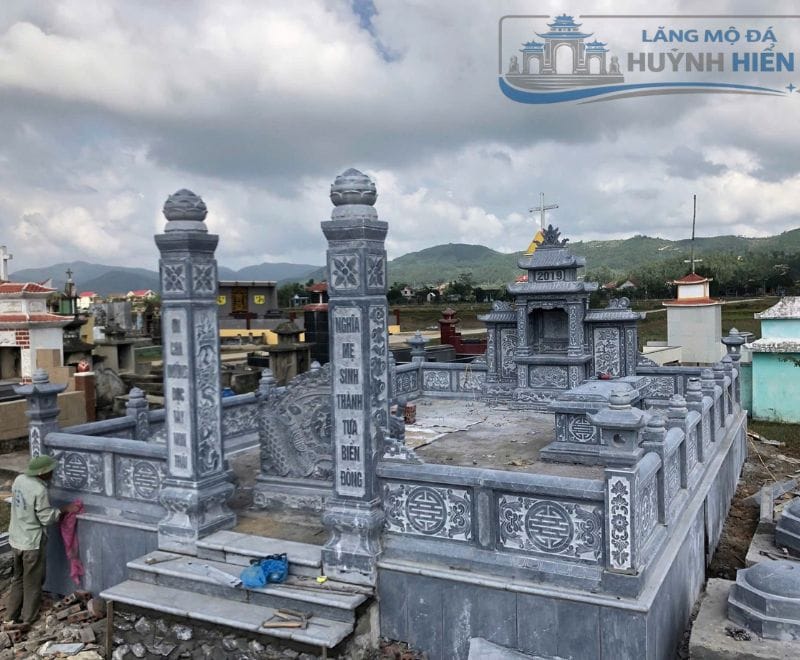 Kinh nghiệm chọn hướng Mộ tốt giúp Gia Tộc thịnh vượng Công trình lăng mộ đá gia tộc giúp hưng thịnh đời đời do Huỳnh Hiển thi công