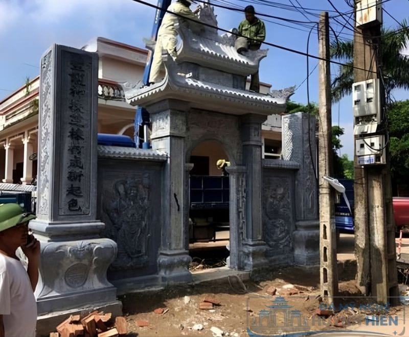 cong-da-2-mai-cham-khac-tinh-xao-dep Cổng đá 2 mái đẹp chạm khắc tinh xảo