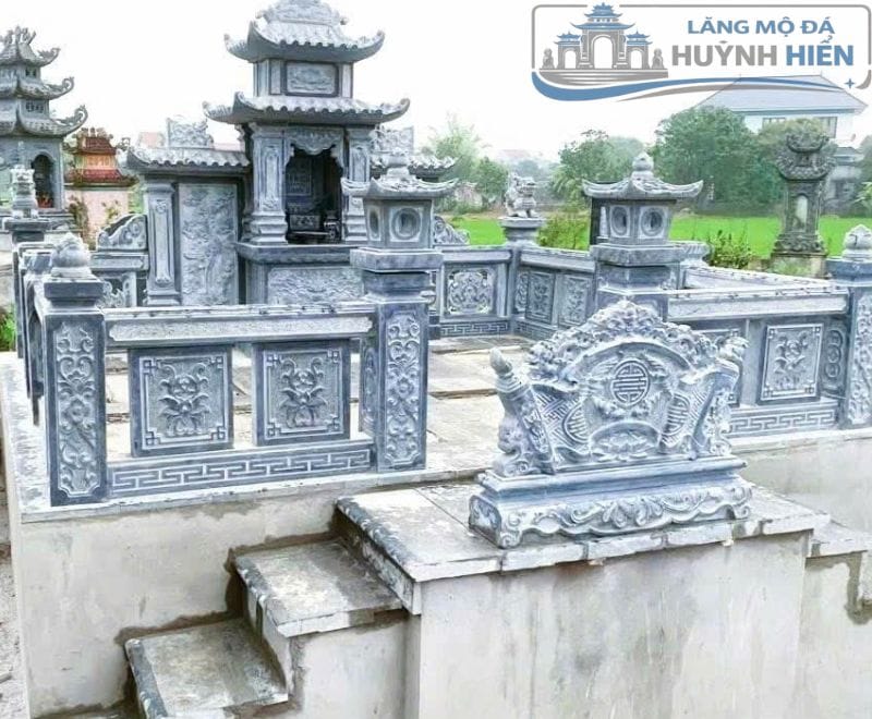 Nguyên tắc khi bố trí Mộ phần trong Khu Lăng Mộ bạn nên biết Cuốn thư đá bình phong trước khu lăng mộ giúp trấn trạch và ngăn tà khí