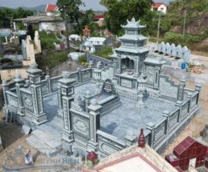 Khuôn viên lăng mộ đá nguyên khối