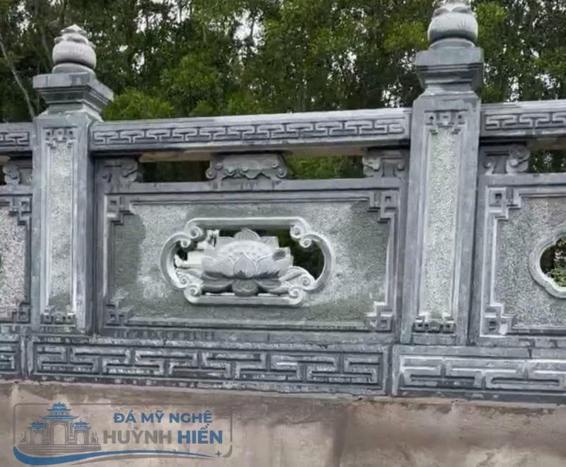 Lan can đá nhà chùa trang nghiêm đẹp mắt