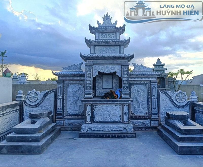 Kinh nghiệm chọn hướng Mộ tốt giúp Gia Tộc thịnh vượng Mẫu lăng thờ chung (long đình đá) uy nghiêm trong khu lăng mộ