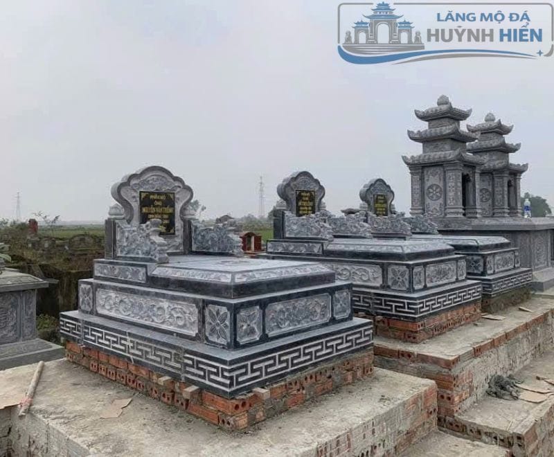 Xây Mộ đá hết bao nhiêu tiền? Báo giá Mộ Đá Hoa Cương trọn gói Mẫu mộ đá hoa cương Granite nguyên khối đen bóng sang trọng