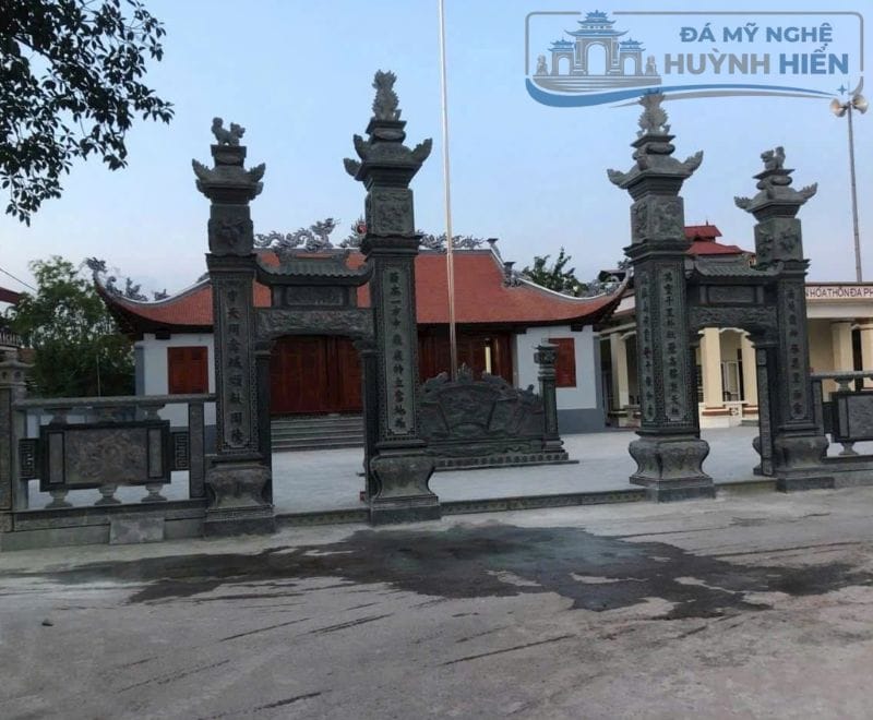 Cổng tứ trụ đá tự nhiên đẹp và bền chắc ngoài trời