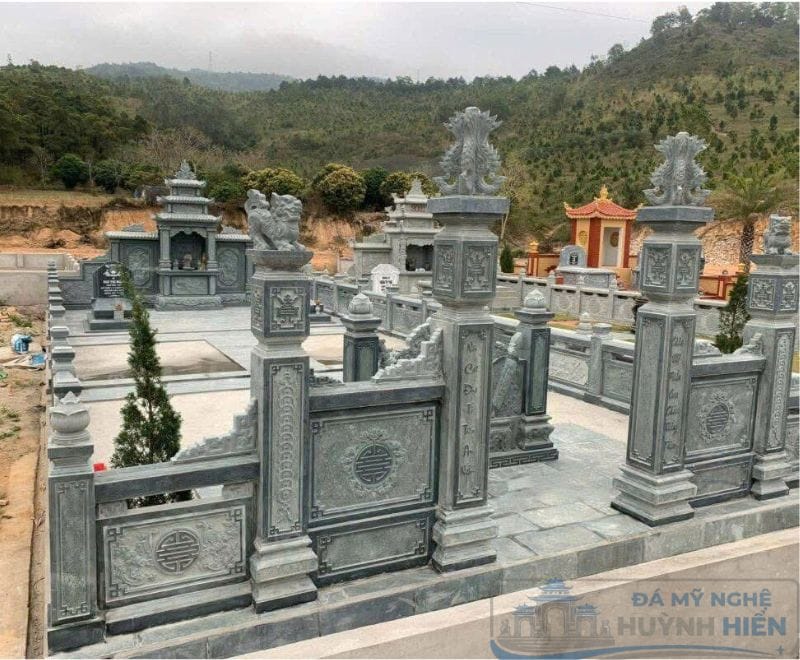 khuon-vien-lang-mo-da-nguyen-khoi Khuôn viên lăng mộ đá nguyên khối cao cấp