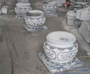 Mẫu chân cột đá tròn hoa văn đẹp